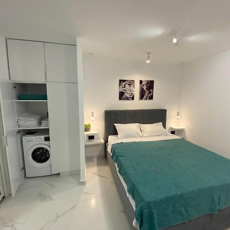 Deluxe Pool Apartment 4 Петровац Экстерьер фото